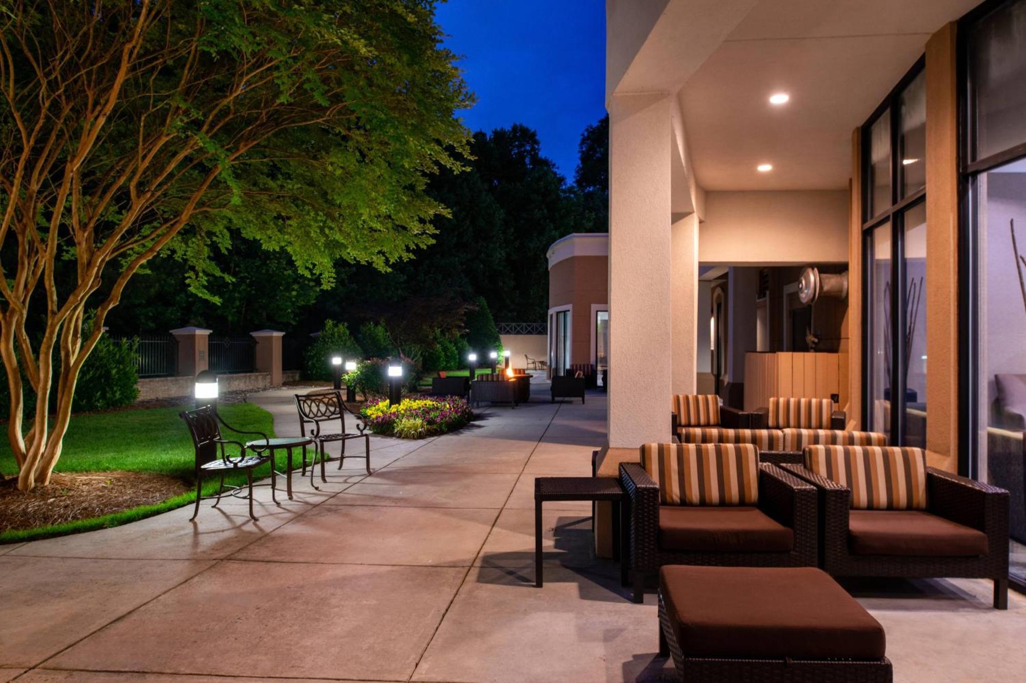 Hotel Courtyard Highpoint Exterior foto
