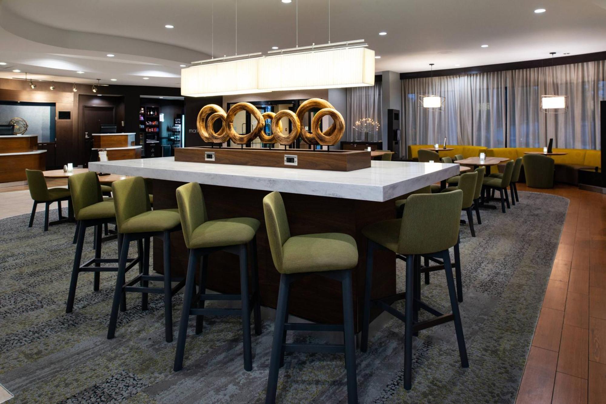 Hotel Courtyard Highpoint Exterior foto