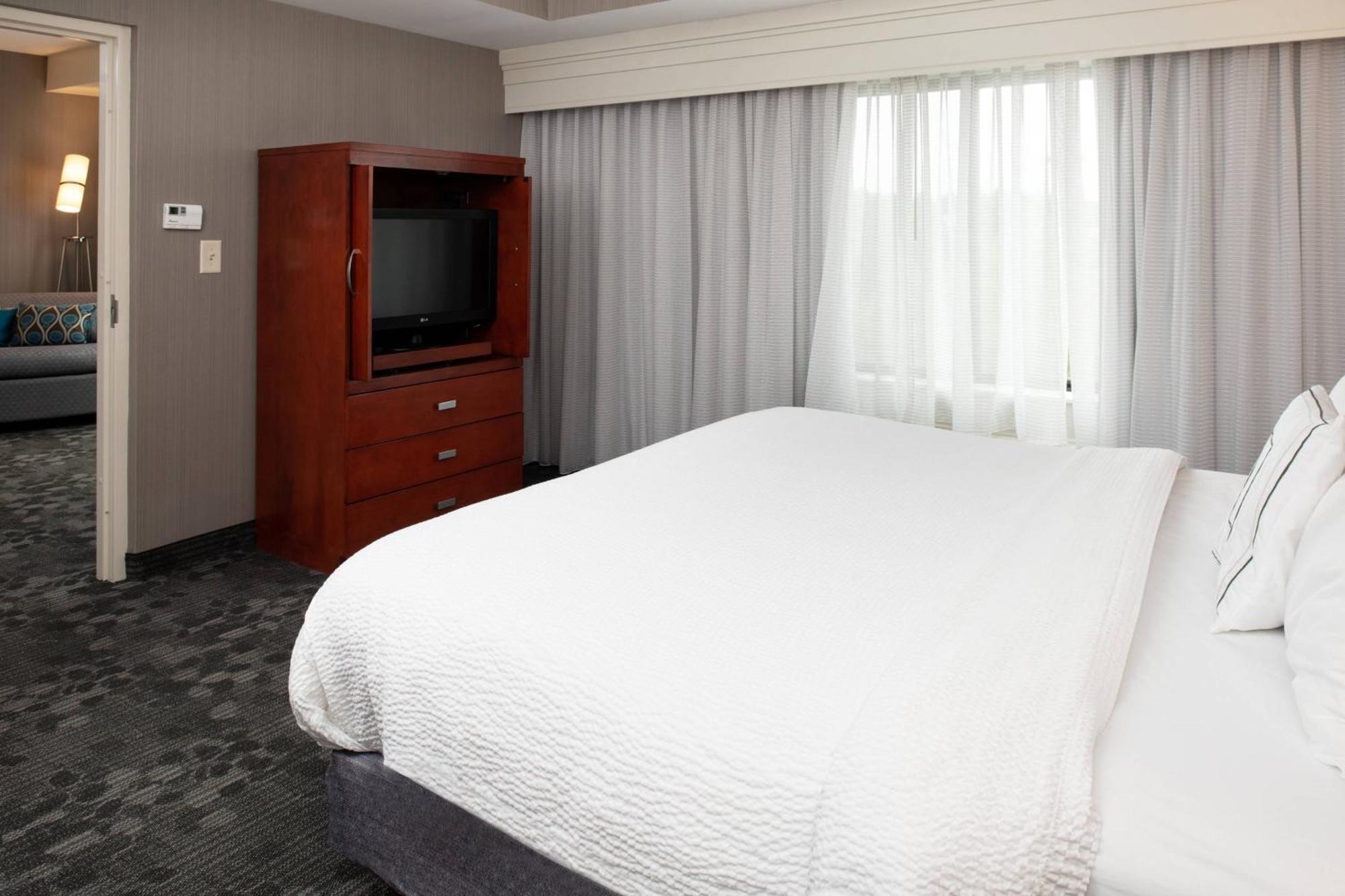 Hotel Courtyard Highpoint Exterior foto