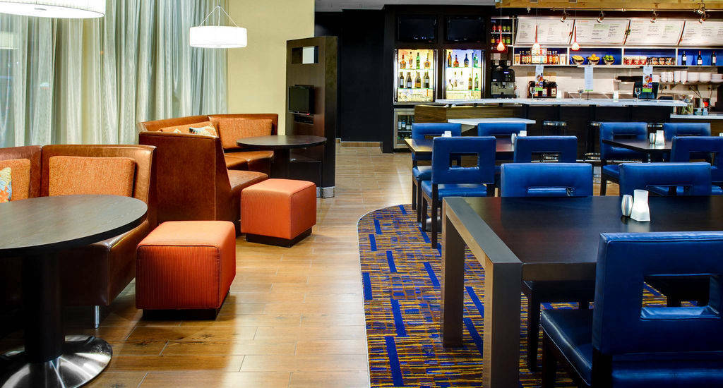 Hotel Courtyard Highpoint Exterior foto